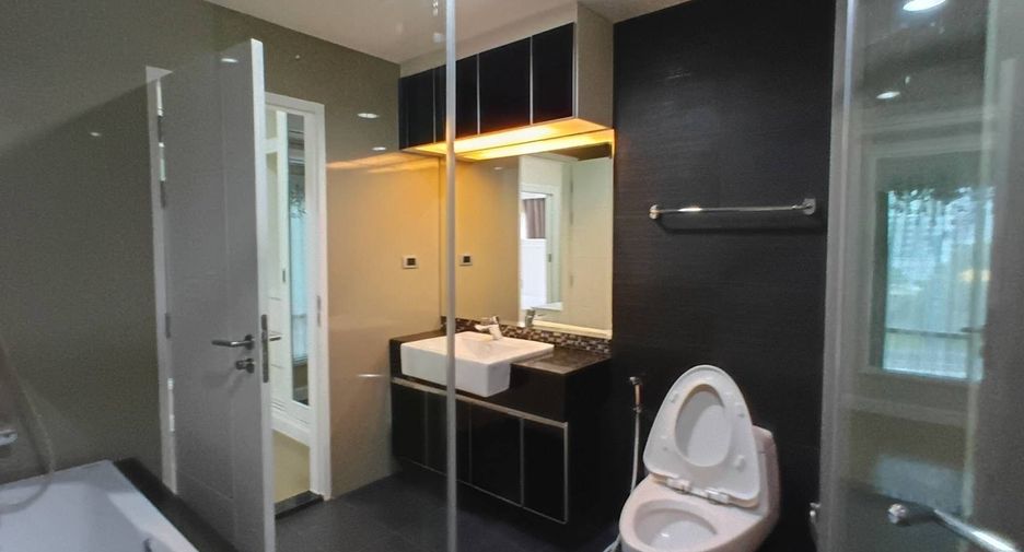 Condo en alquiler de 2 habitaciones en Khlong Toei, Bangkok