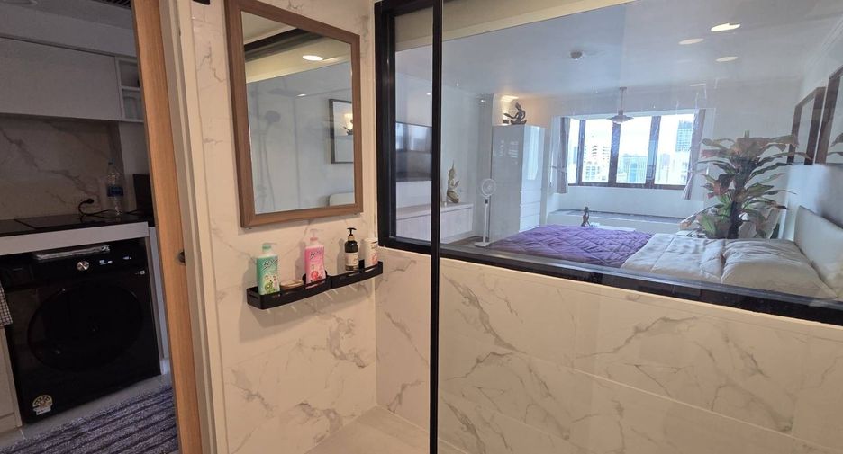 For sale studio condo in Khlong Toei, Bangkok
