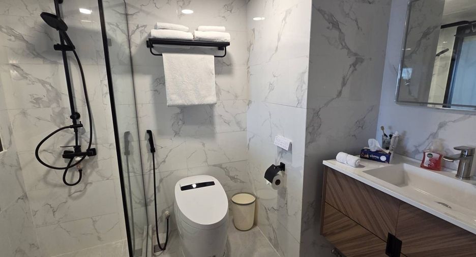 For sale studio condo in Khlong Toei, Bangkok