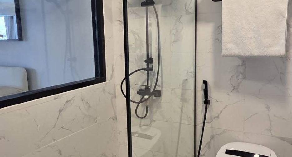 For sale studio condo in Khlong Toei, Bangkok