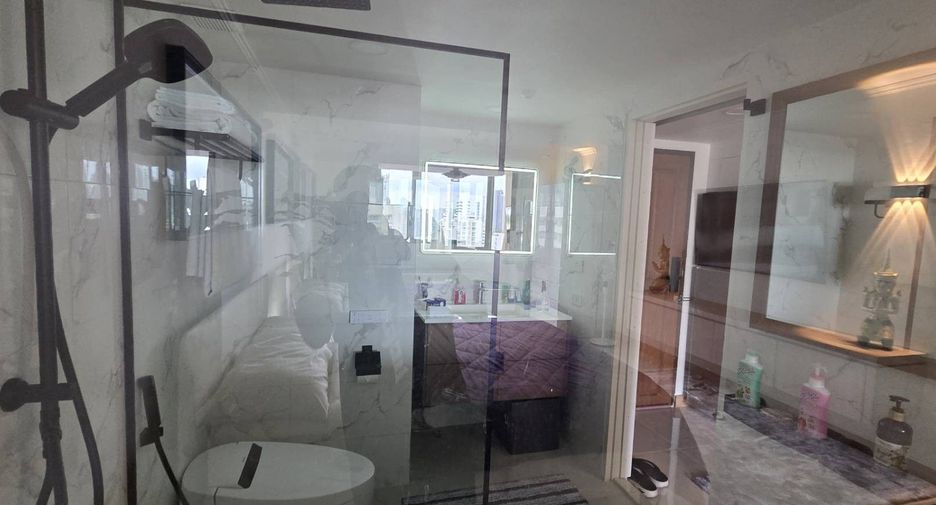 For sale studio condo in Khlong Toei, Bangkok