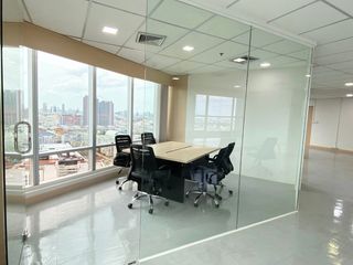 Büro zur Miete in Huai Khwang, Bangkok