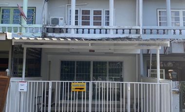 Casa adosada en alquiler de 2 habitaciones en Bang Kapi, Bangkok