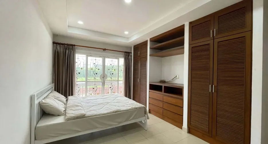 Casa en venta y en alquiler de 5 habitaciones en Jomtien, Pattaya
