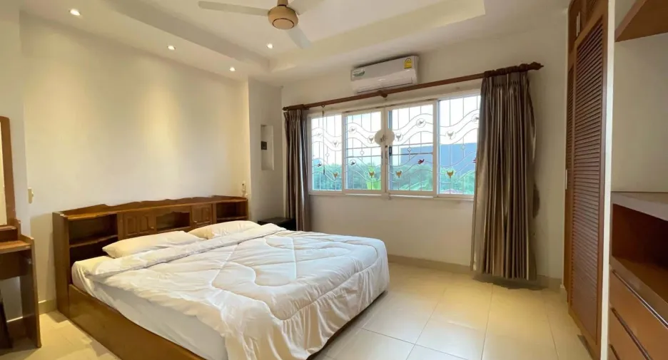 Casa en venta y en alquiler de 5 habitaciones en Jomtien, Pattaya