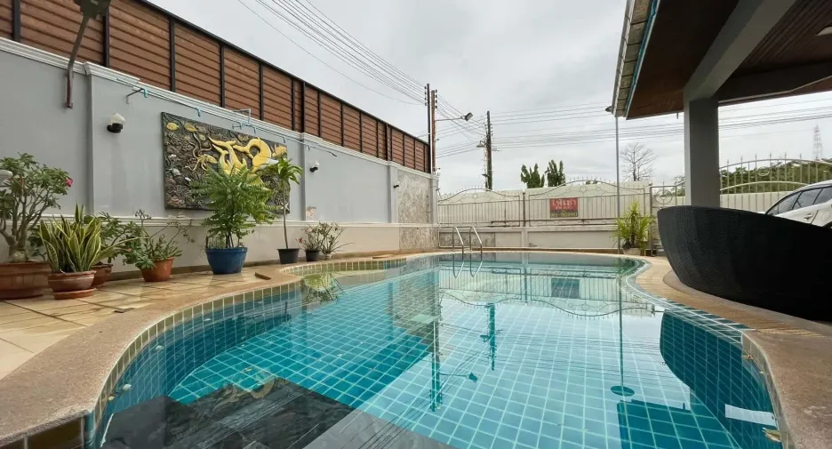 Casa en venta y en alquiler de 5 habitaciones en Jomtien, Pattaya