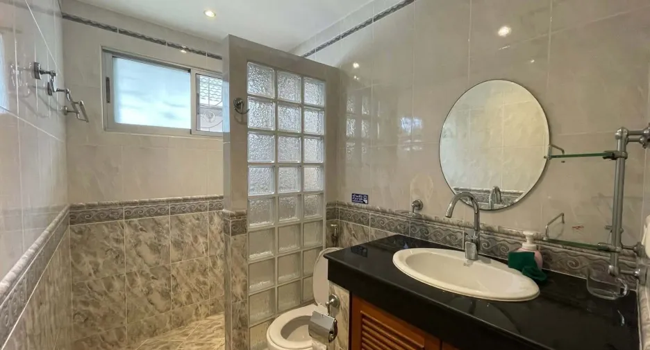 Casa en venta y en alquiler de 5 habitaciones en Jomtien, Pattaya