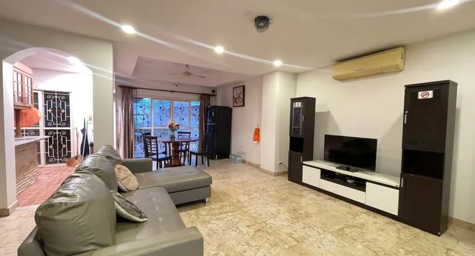 Casa en venta y en alquiler de 5 habitaciones en Jomtien, Pattaya