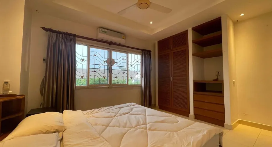 Casa en venta y en alquiler de 5 habitaciones en Jomtien, Pattaya