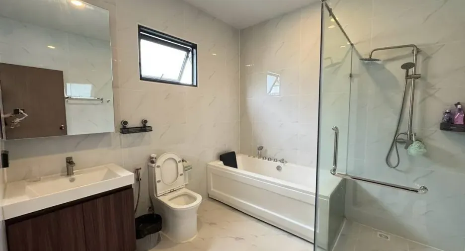 Casa en venta de 5 habitaciones en Huay Yai, Pattaya