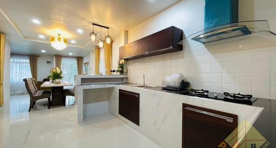 À vendre 4 chambres maison à East Pattaya, Pattaya