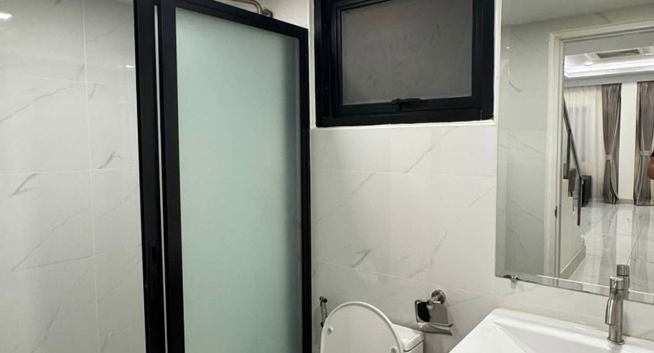 Haus zur Miete mit 5 Zimmer in Bang Lamung, Chonburi