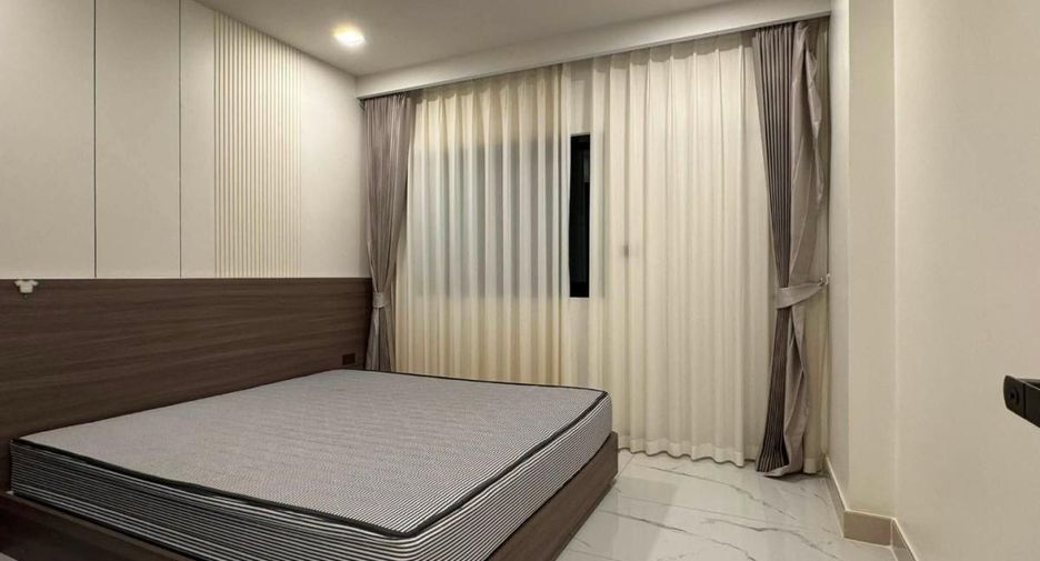 Haus zur Miete mit 5 Zimmer in Bang Lamung, Chonburi