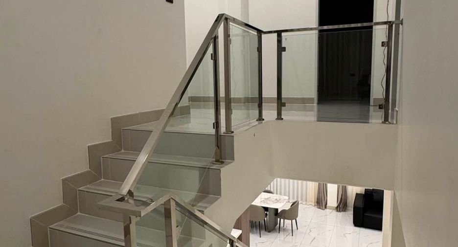 Haus zur Miete mit 5 Zimmer in Bang Lamung, Chonburi
