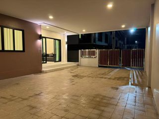 Haus zur Miete mit 5 Zimmer in Bang Lamung, Chonburi