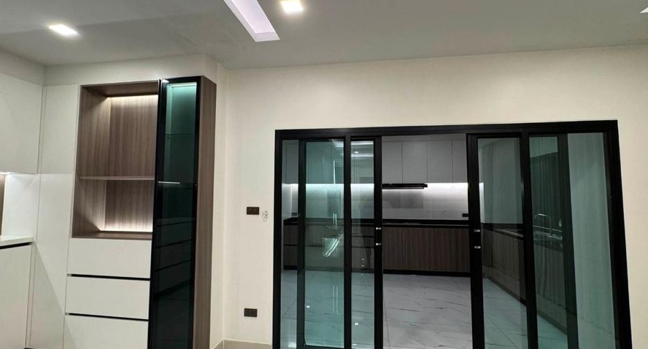 Haus zur Miete mit 5 Zimmer in Bang Lamung, Chonburi