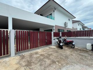 Haus zur Miete mit 5 Zimmer in Bang Lamung, Chonburi