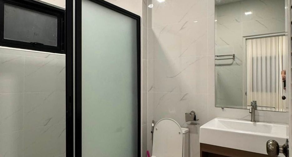Haus zur Miete mit 5 Zimmer in Bang Lamung, Chonburi