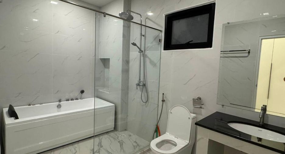 Haus zur Miete mit 5 Zimmer in Bang Lamung, Chonburi