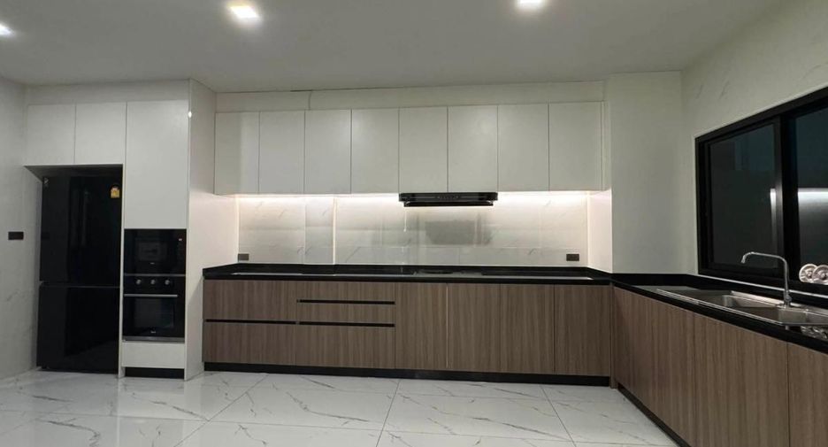 Haus zur Miete mit 5 Zimmer in Bang Lamung, Chonburi