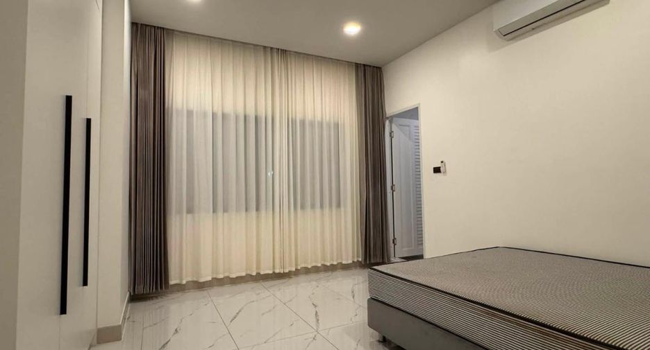 Haus zur Miete mit 5 Zimmer in Bang Lamung, Chonburi