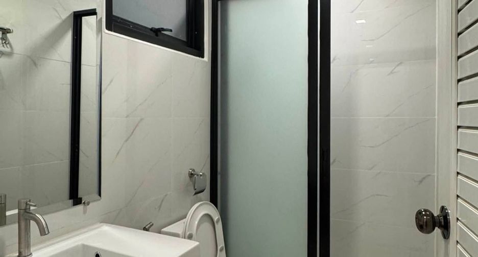 Haus zur Miete mit 5 Zimmer in Bang Lamung, Chonburi