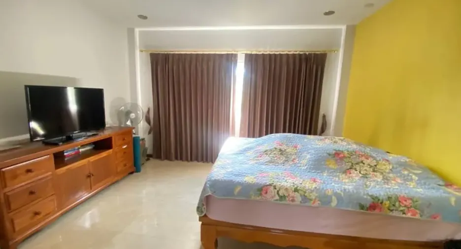 For rent and for sale 4 bedrooms house in Bang Lamung, Chonburi