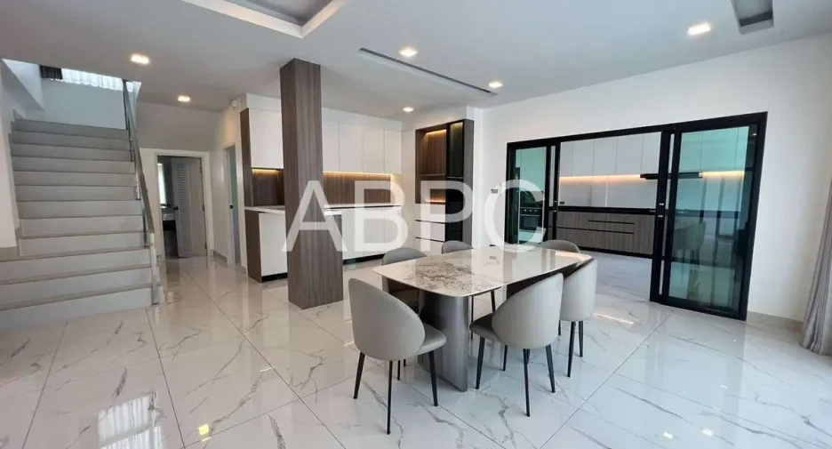 For rent 5 bedrooms house in Bang Lamung, Chonburi