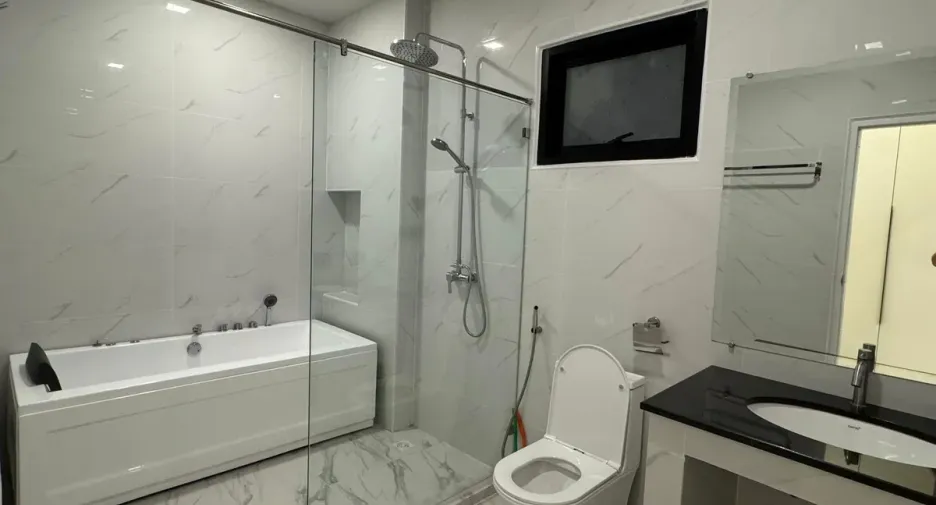 For rent 5 bedrooms house in Bang Lamung, Chonburi