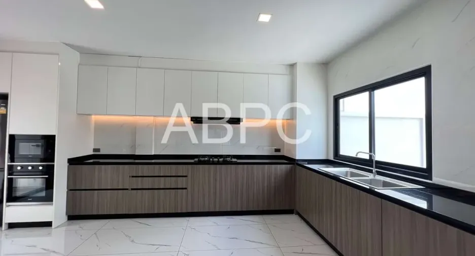 For rent 5 bedrooms house in Bang Lamung, Chonburi