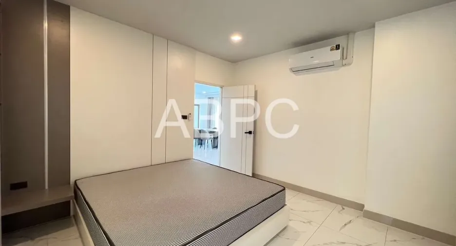 For rent 5 bedrooms house in Bang Lamung, Chonburi