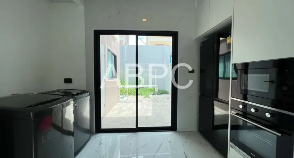 For rent 5 bedrooms house in Bang Lamung, Chonburi