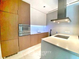 For rent 2 bedrooms condo in Pathum Wan, Bangkok