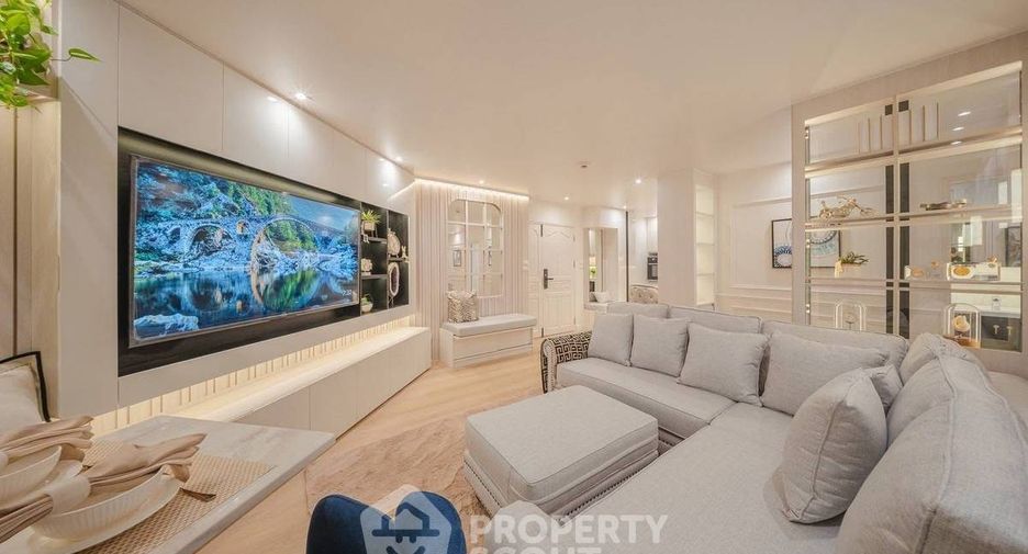 For rent 2 bedrooms condo in Yan Nawa, Bangkok