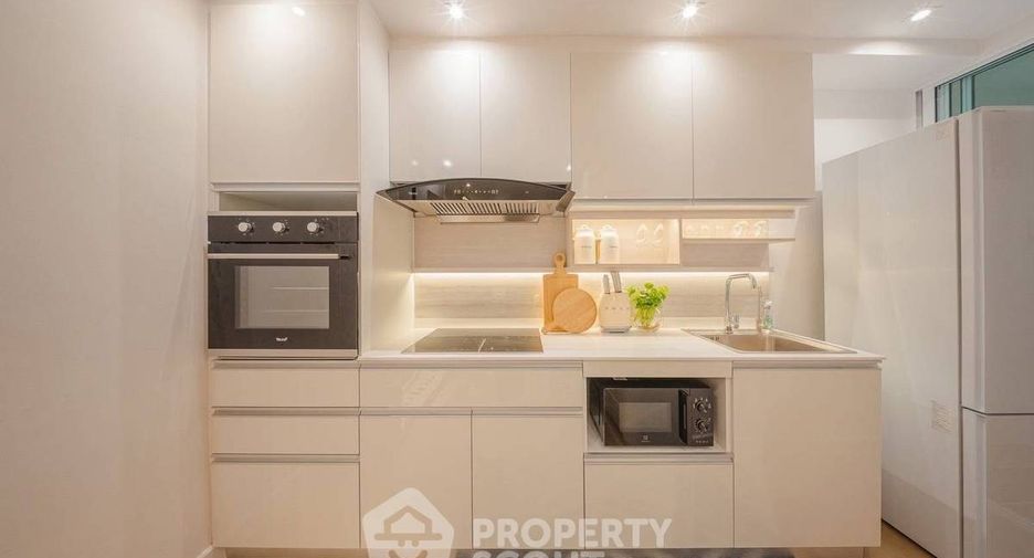 For rent 2 bedrooms condo in Yan Nawa, Bangkok