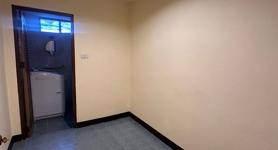 For rent 3 bedrooms condo in Watthana, Bangkok