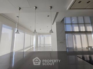 For rent 4 bedrooms condo in Pathum Wan, Bangkok
