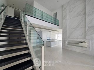 For rent 4 bedrooms condo in Pathum Wan, Bangkok
