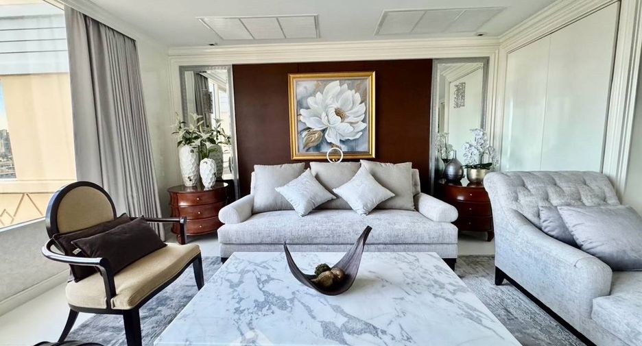 For rent 4 bedrooms condo in Watthana, Bangkok