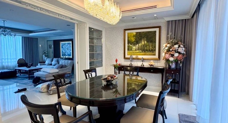 For rent 4 bedrooms condo in Watthana, Bangkok