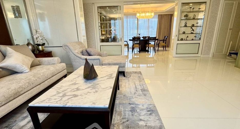 For rent 4 bedrooms condo in Watthana, Bangkok