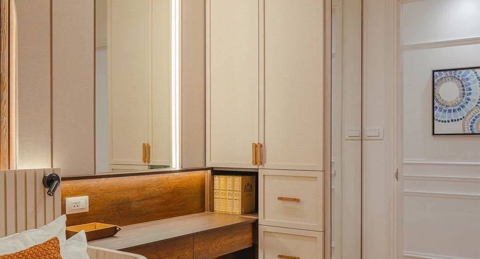 For rent 2 bedrooms condo in Yan Nawa, Bangkok