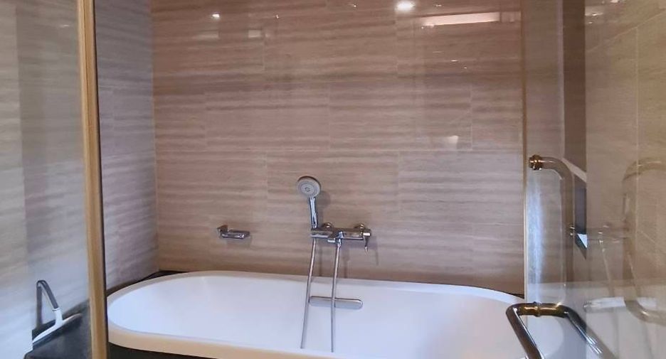 Condo en alquiler de 2 habitaciones en Pathum Wan, Bangkok