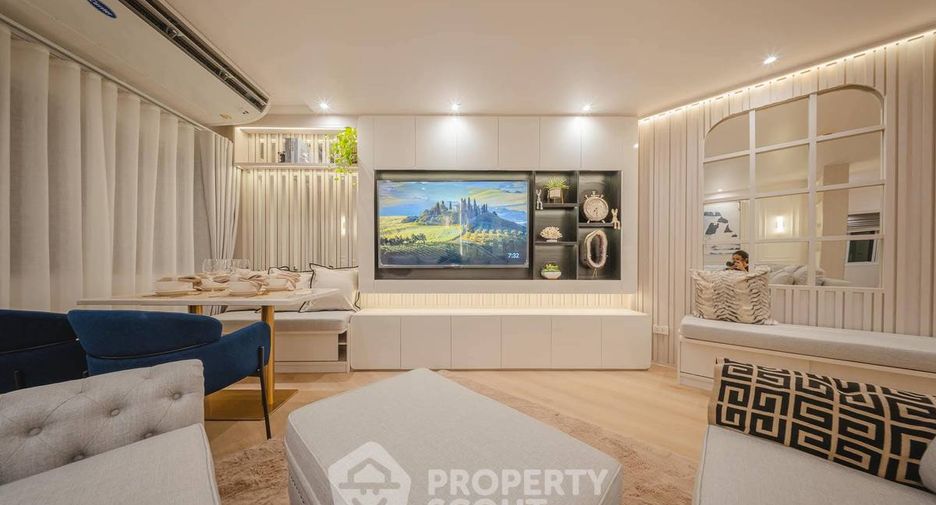 For rent 2 bedrooms condo in Yan Nawa, Bangkok