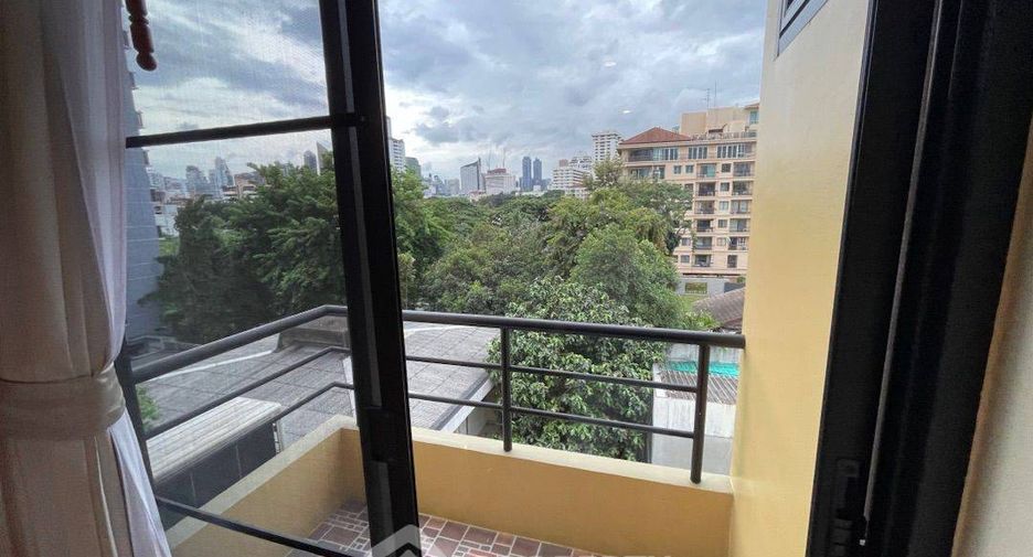 For rent 3 bedrooms condo in Watthana, Bangkok