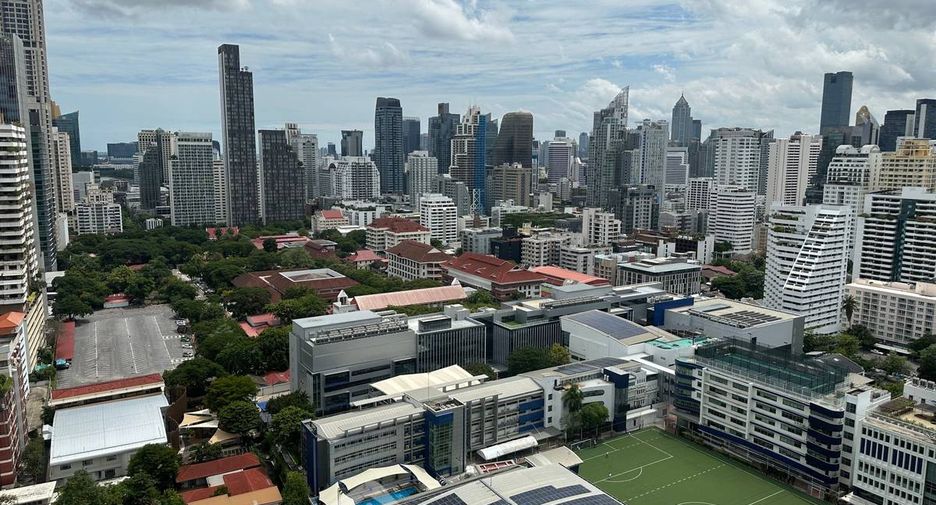 For rent 1 bed condo in Watthana, Bangkok