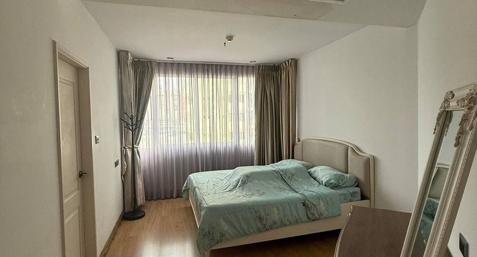 For rent 2 bedrooms condo in Huai Khwang, Bangkok