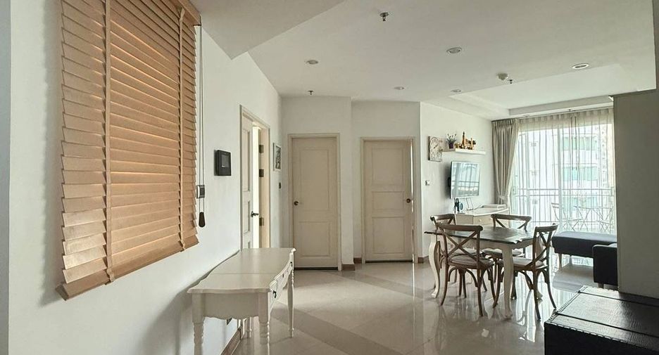 For rent 2 bedrooms condo in Huai Khwang, Bangkok