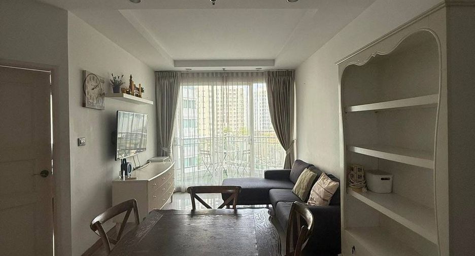 For rent 2 bedrooms condo in Huai Khwang, Bangkok