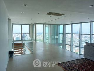 Condo en alquiler de 3 habitaciones en Sathon, Bangkok